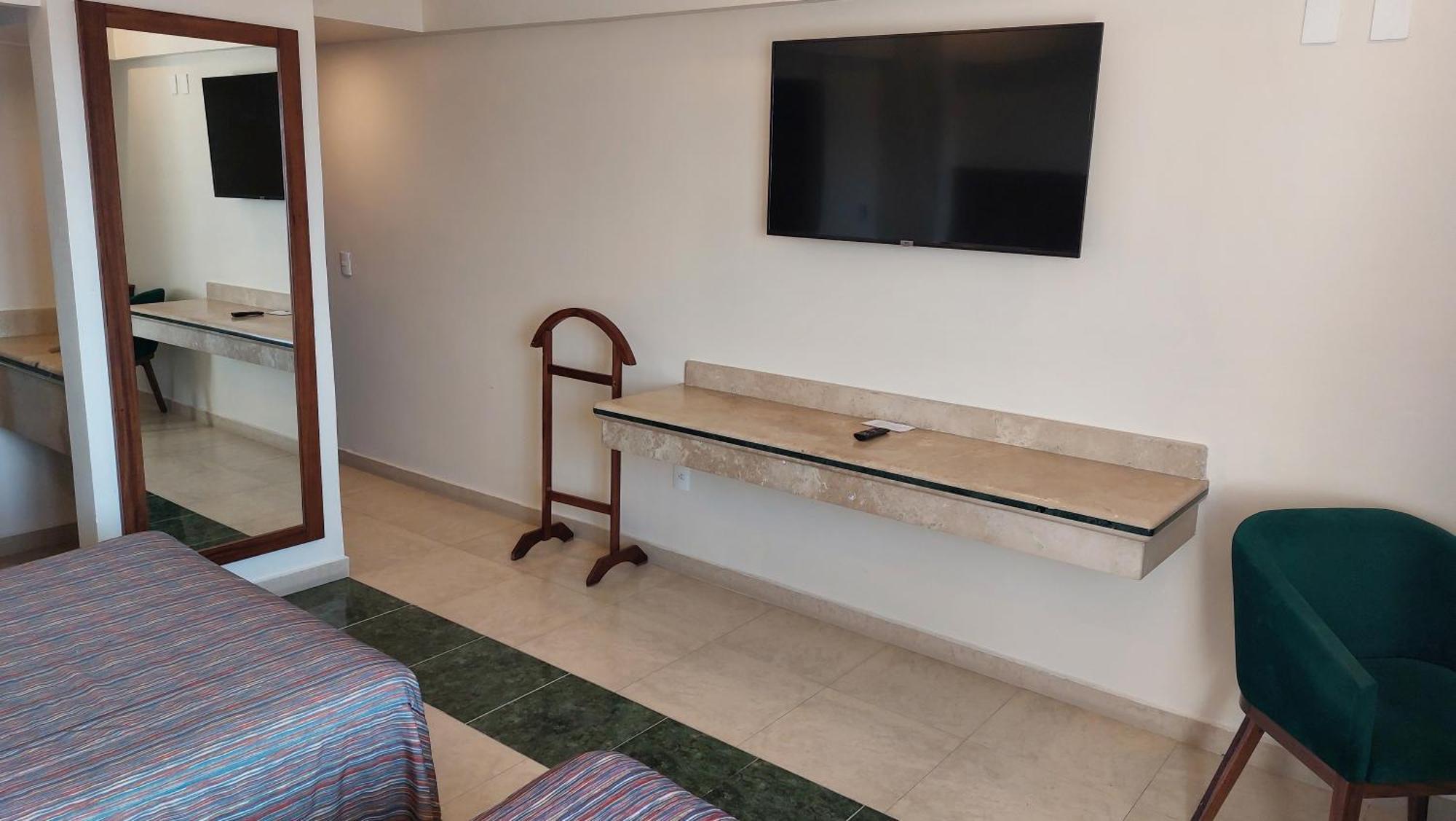 Hotel Real Del Sol - Zona Expo Industrial Γκουανταλαχάρα Εξωτερικό φωτογραφία