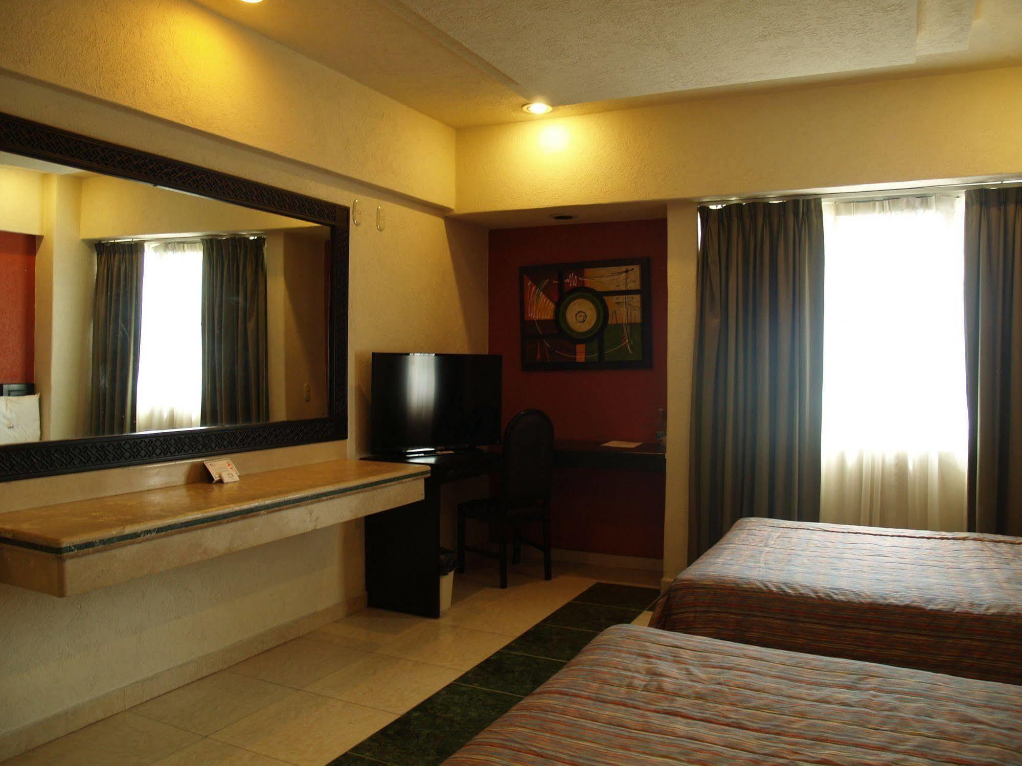 Hotel Real Del Sol - Zona Expo Industrial Γκουανταλαχάρα Εξωτερικό φωτογραφία